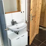 Gruenes Sundchalet * Franken Vorstadt