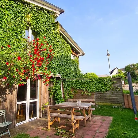 Gruenes Sundchalet Franken Vorstadt