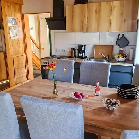 Gruenes Sundchalet